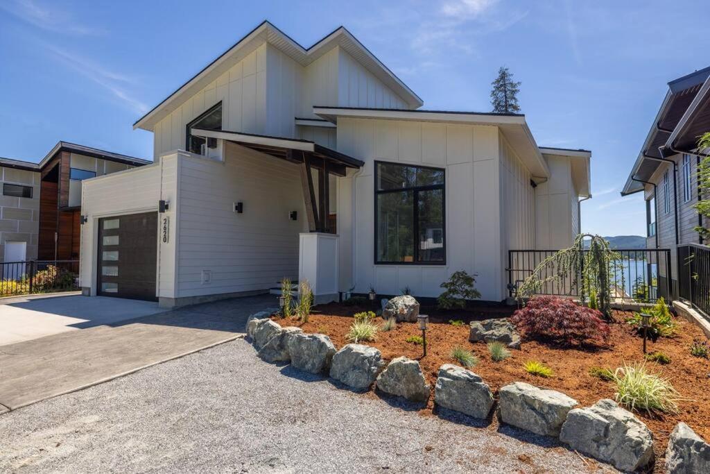 Kelly'S Sunset Lake Retreat Shawnigan Lake Екстер'єр фото