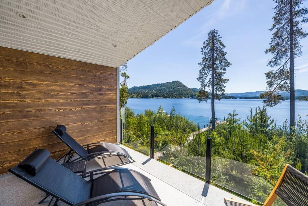 Kelly'S Sunset Lake Retreat Shawnigan Lake Екстер'єр фото