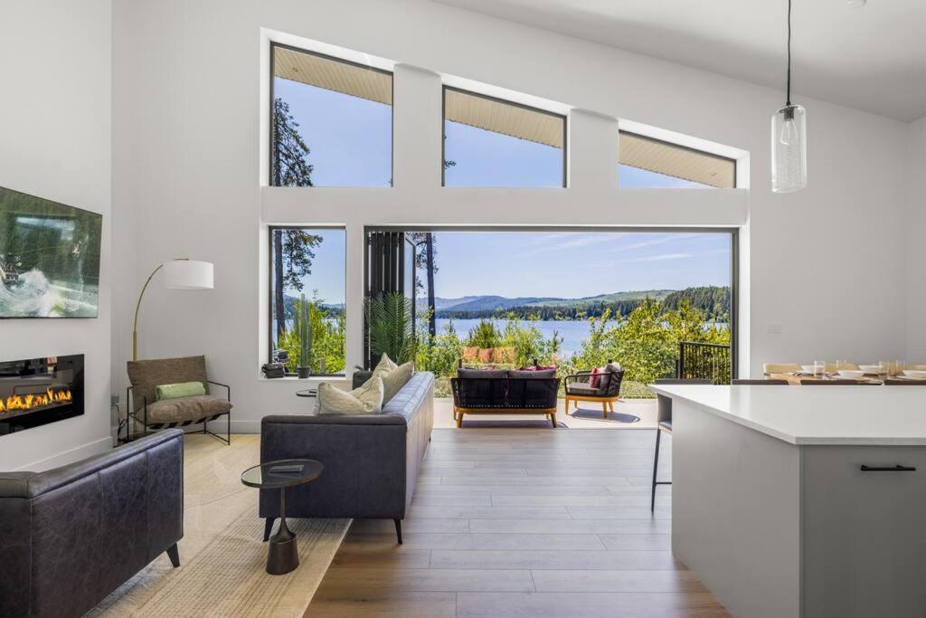 Kelly'S Sunset Lake Retreat Shawnigan Lake Екстер'єр фото