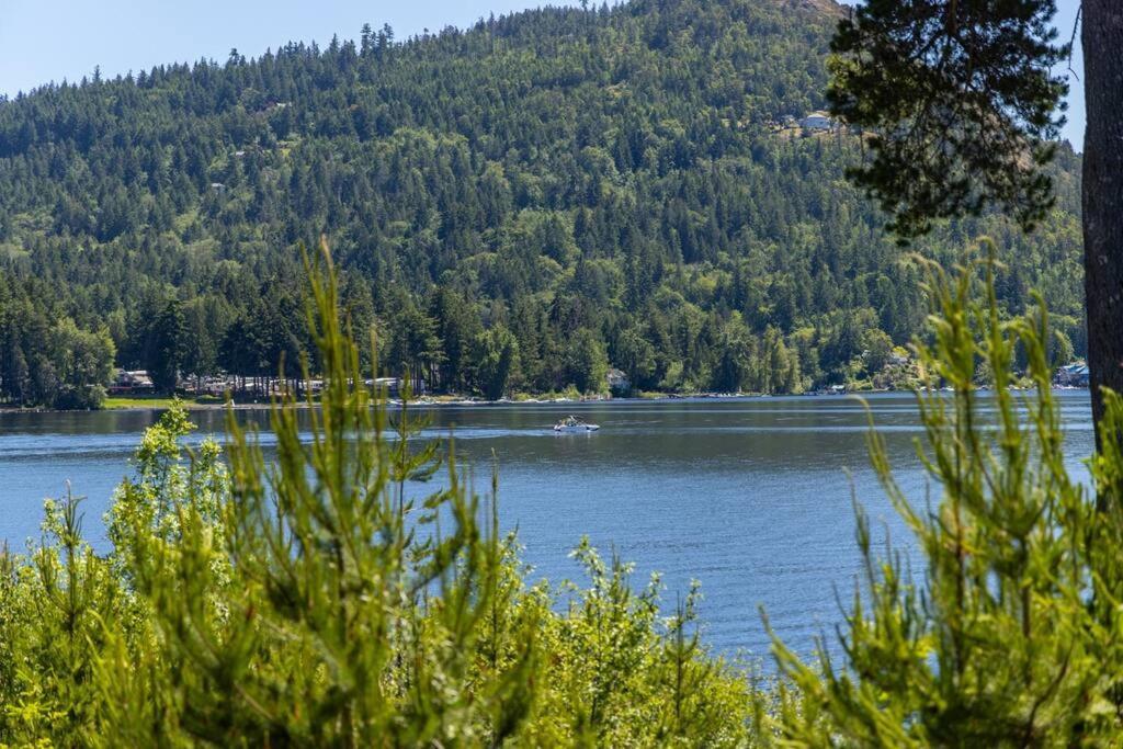 Kelly'S Sunset Lake Retreat Shawnigan Lake Екстер'єр фото