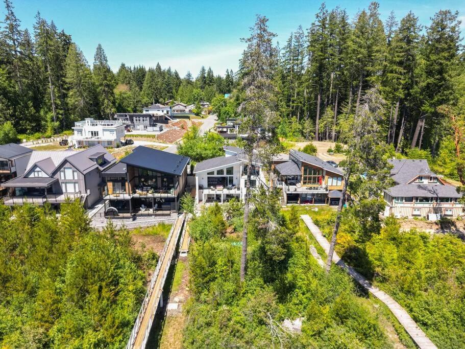 Kelly'S Sunset Lake Retreat Shawnigan Lake Екстер'єр фото