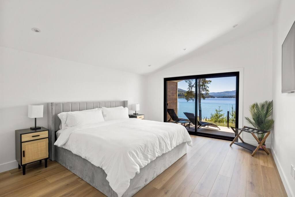 Kelly'S Sunset Lake Retreat Shawnigan Lake Екстер'єр фото