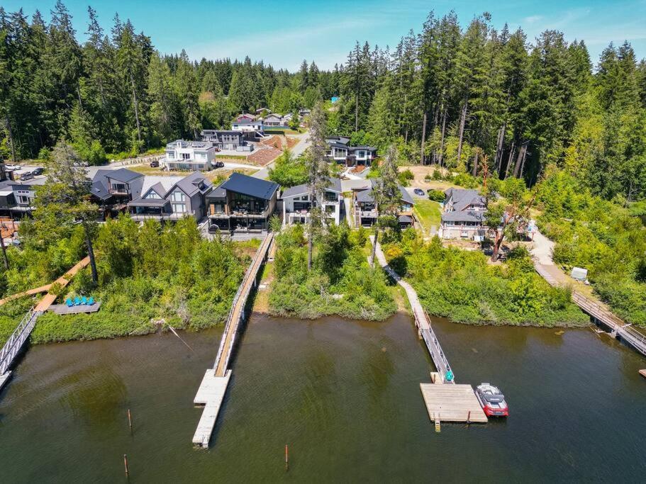 Kelly'S Sunset Lake Retreat Shawnigan Lake Екстер'єр фото