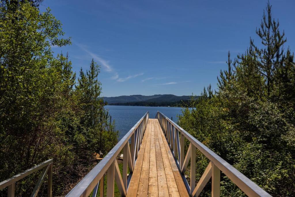 Kelly'S Sunset Lake Retreat Shawnigan Lake Екстер'єр фото