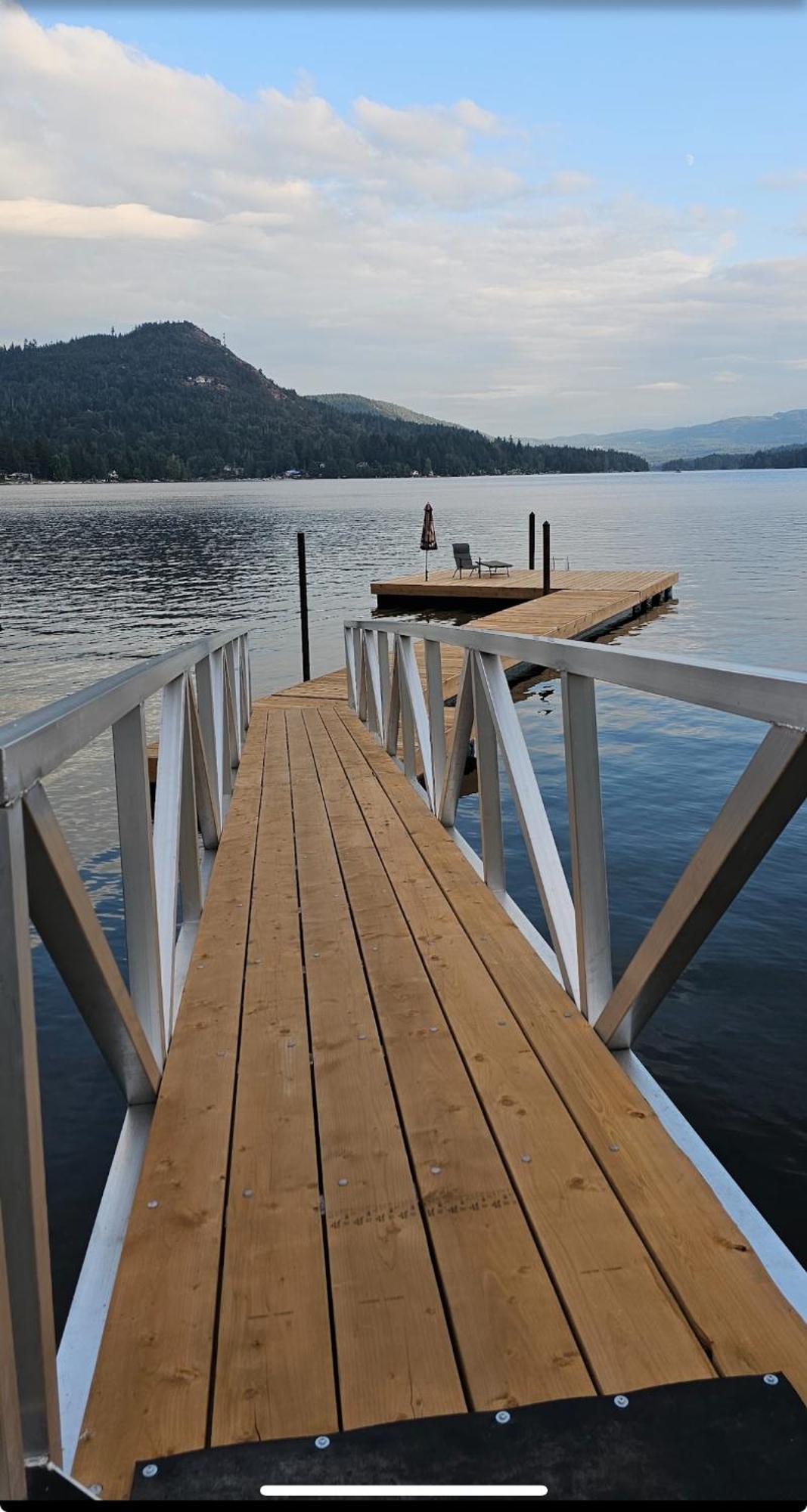 Kelly'S Sunset Lake Retreat Shawnigan Lake Екстер'єр фото